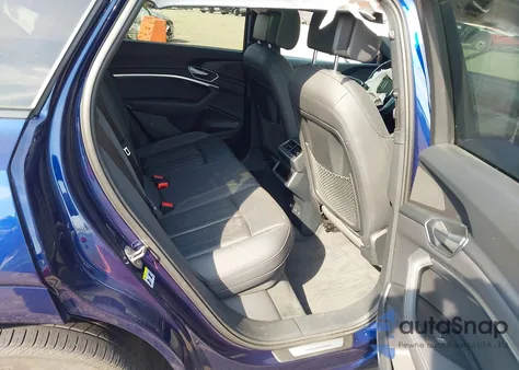 2022 Audi E-Tron Premium Plus Quattro z USA, uszkodzony, nr VIN WA1LAAGE5NB014726